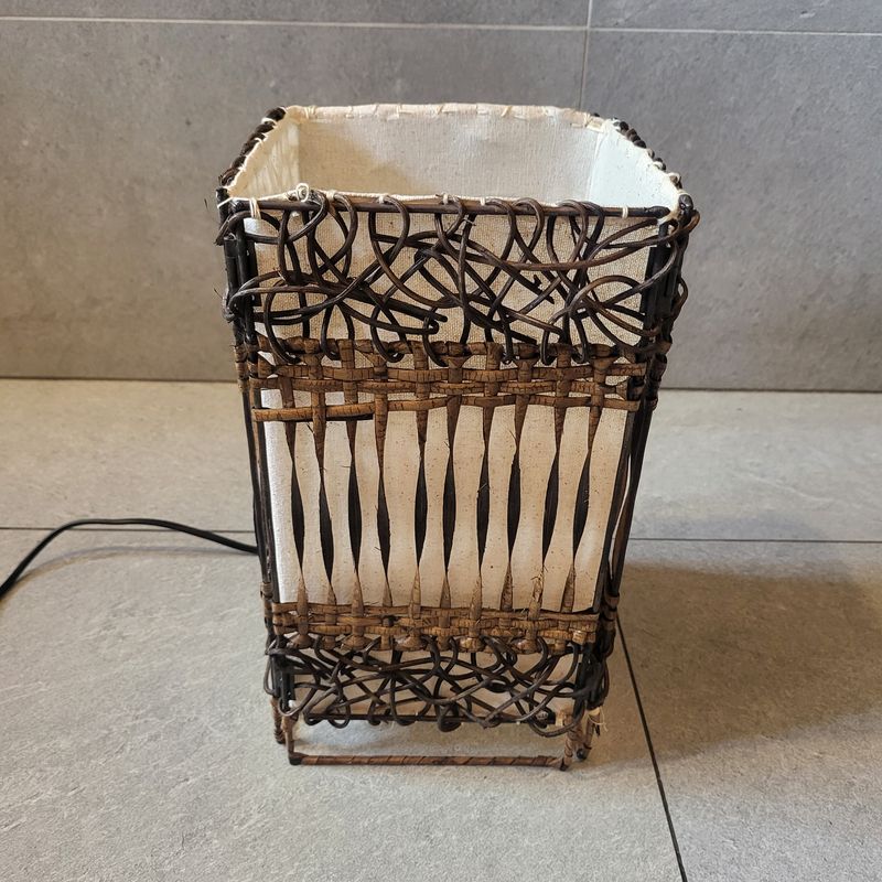 Handmade Ratan Lamp - White linear