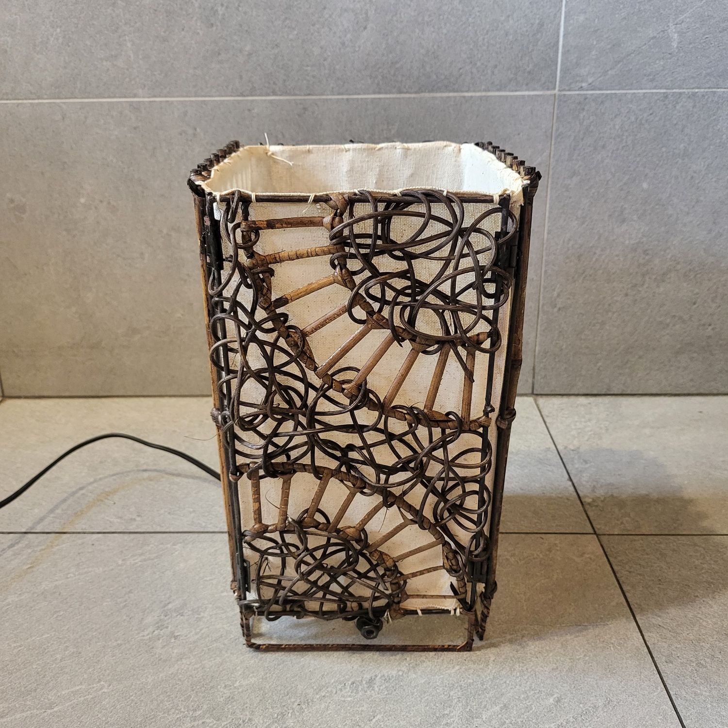 Handmade Ratan Lamp - White circle