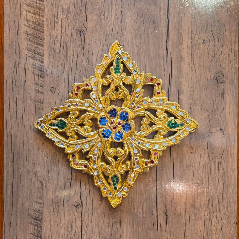 Hand carved Wooden Wall Plaque – Floral Diamond B 20 cm