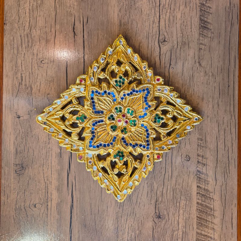 Hand carved Wooden Wall Plaque – Floral Diamond D 20 cm