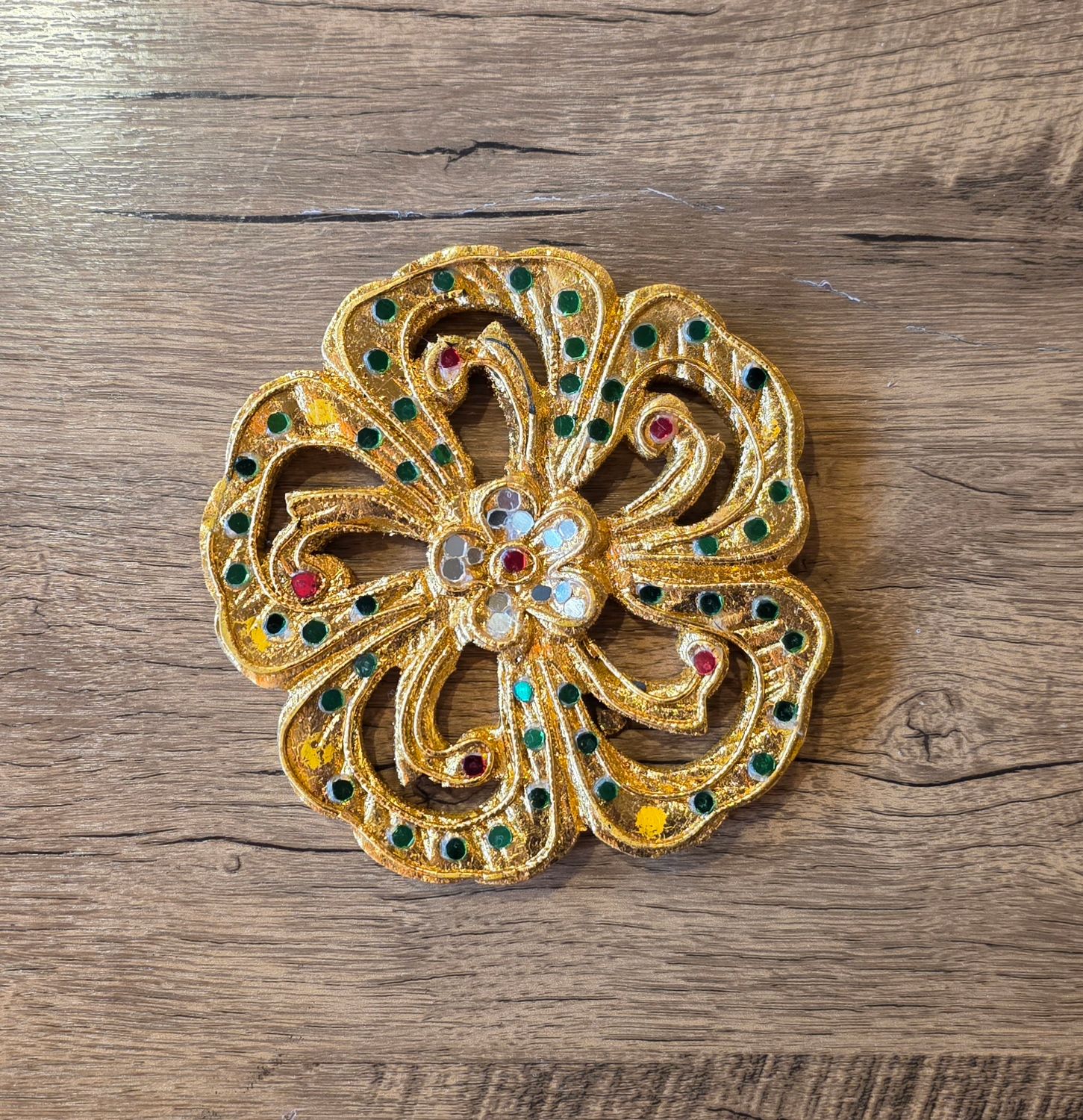 Hand Craved Wooden Wall Plaque C 15cm (Circle)