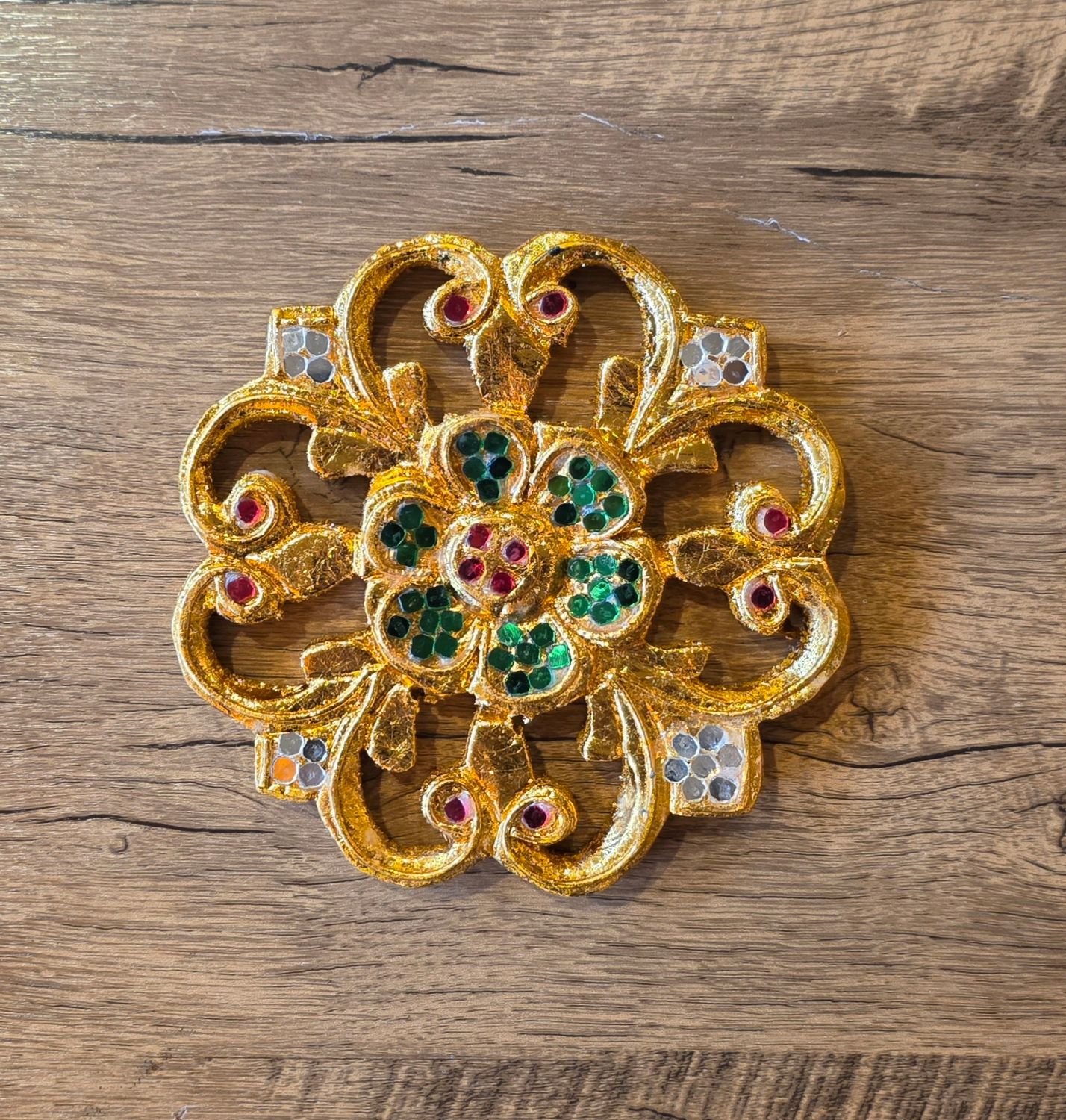 Hand Craved Wooden Wall Plaque A 15cm (Circle)