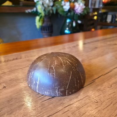 Glazed coconut shell - Red