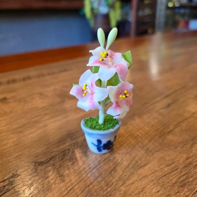 Miniature Clay Lily Magnet - White