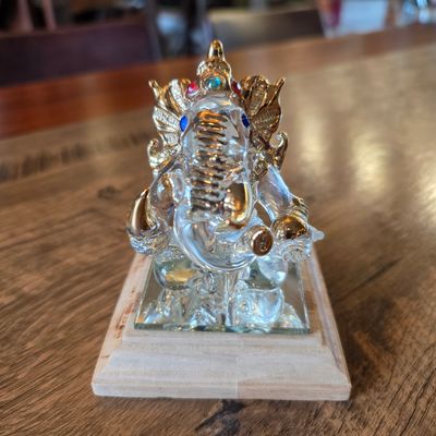 Handmade Crystal Lord Ganesh - Seating