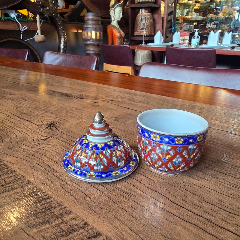 Hand painted Benjarong Bowl w lid B - 10 CM