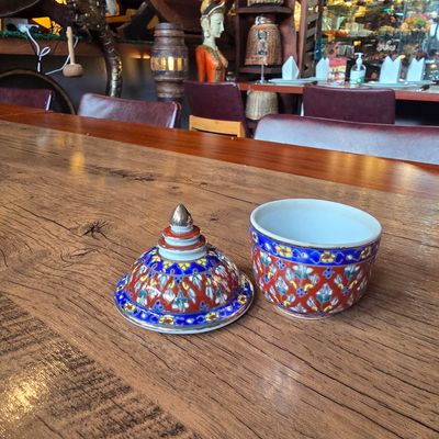 Hand painted Benjarong Bowl w lid B - 10 CM