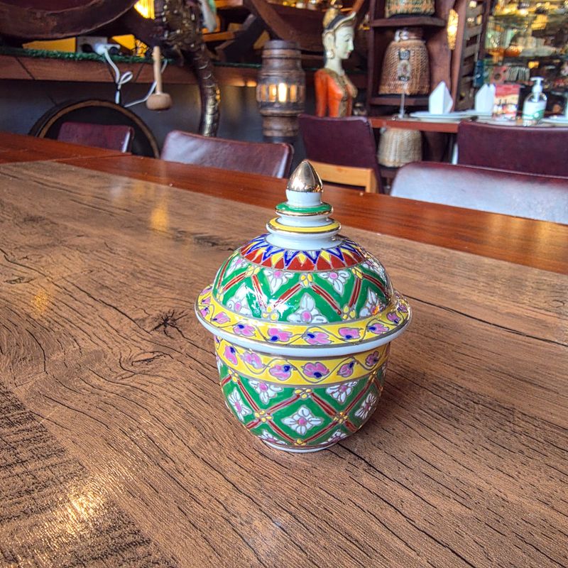Hand painted Benjarong Bowl w lid C - 10 CM