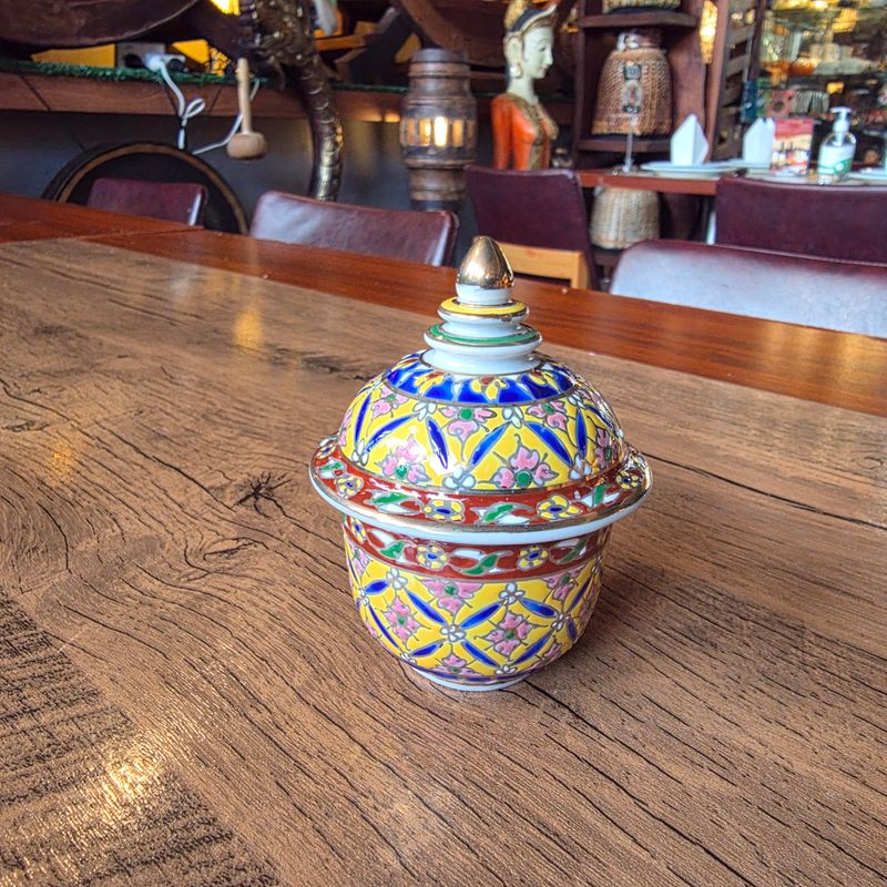 Hand painted Benjarong Bowl w lid D - 10 CM