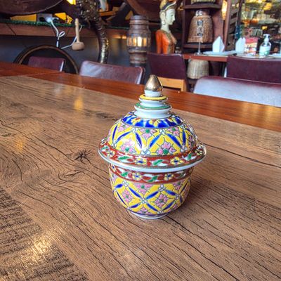 Hand painted Benjarong Bowl w lid D - 10 CM