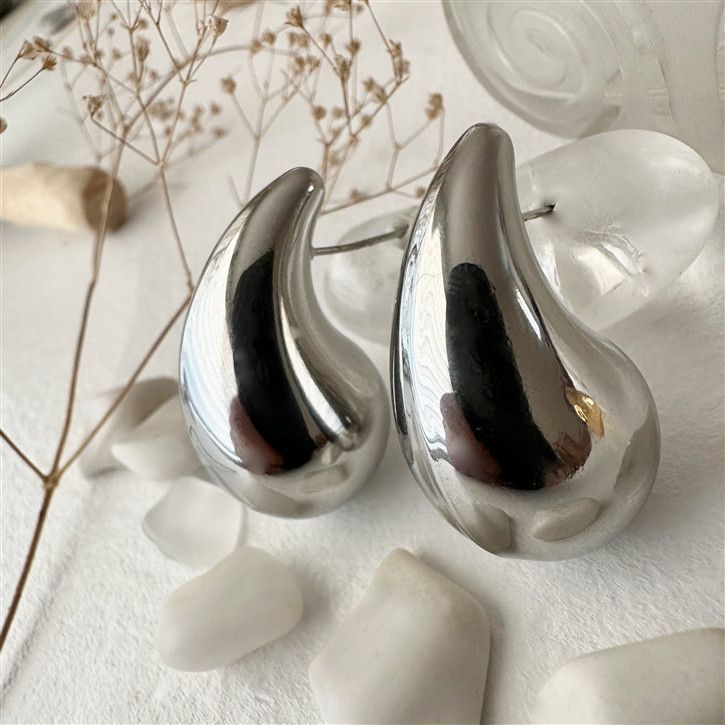 "Kisa" Oversized Teardrops Earrings in Silver
