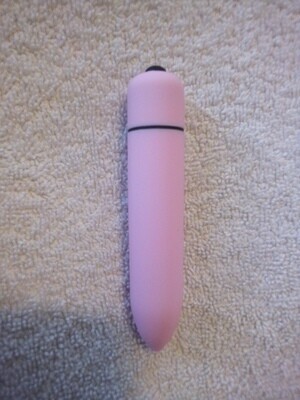 Brand New Women&#39;s Pink Mini Vibrator Bullet