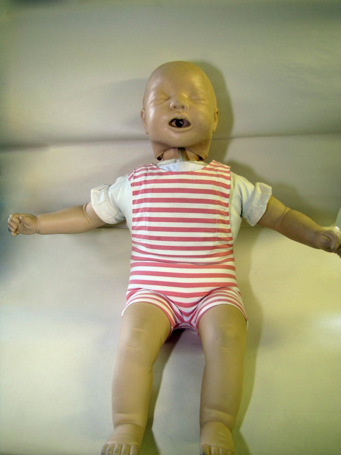 Choking Mannequin Choking Mannequin