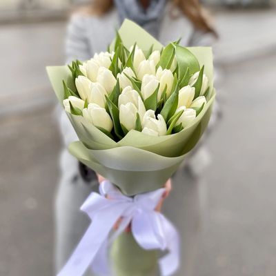 Букет из 25 белых тюльпан