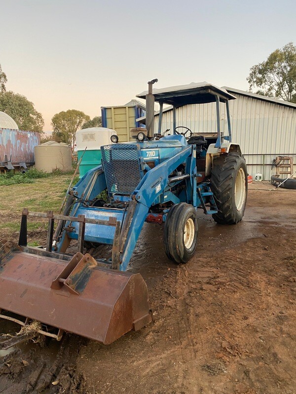 Ford 7710 FEL tractor