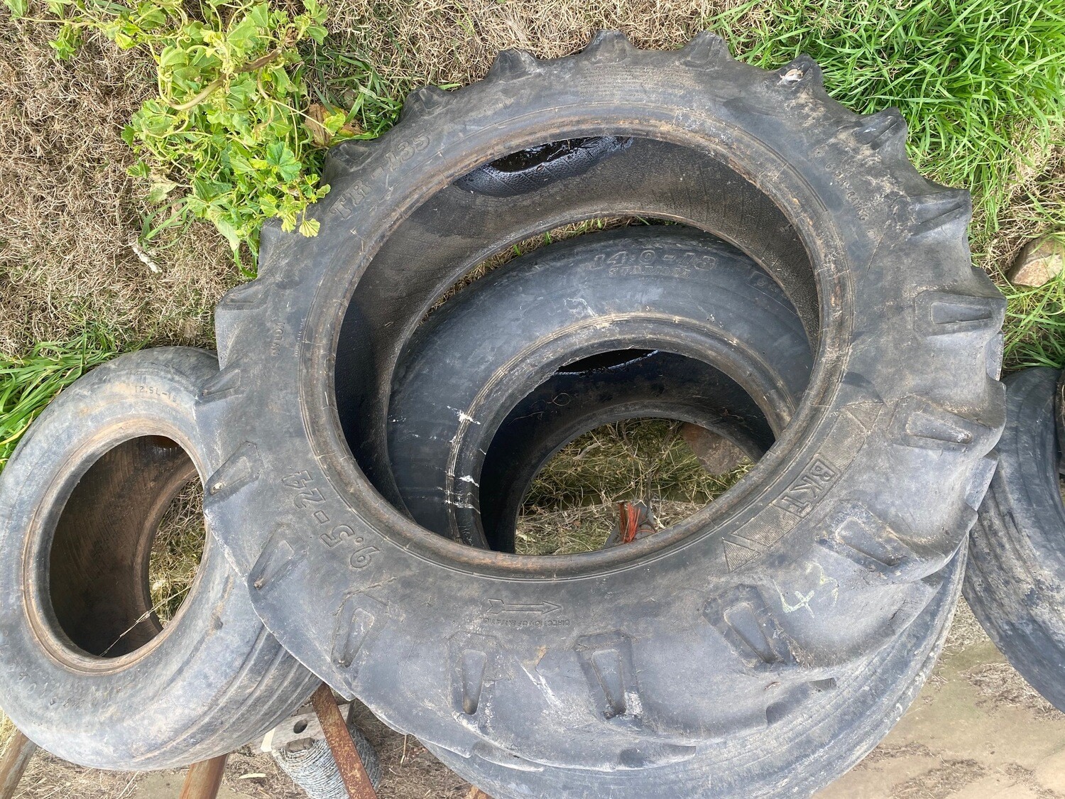 Tractor tire 9.524