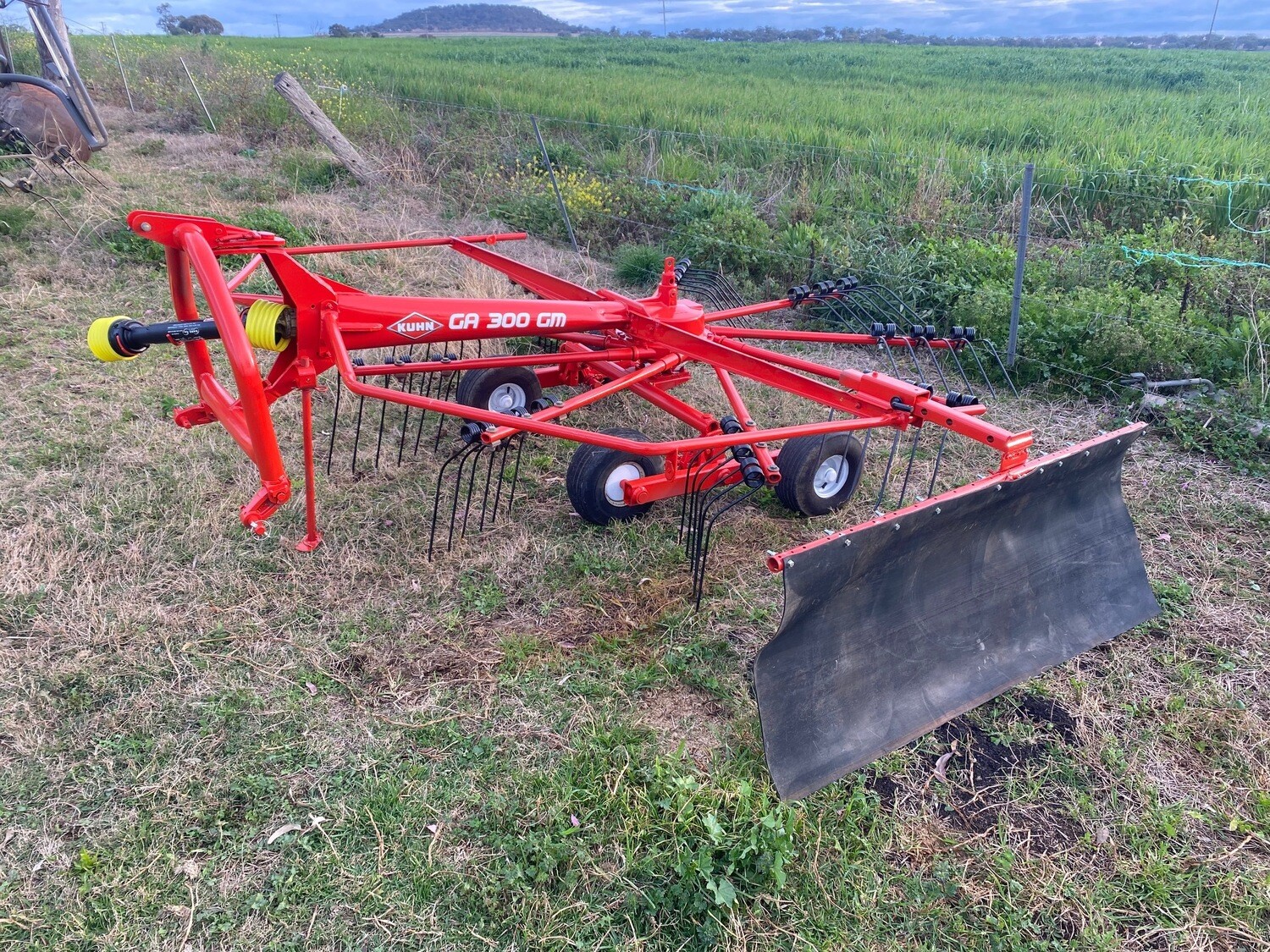 Kuhn GA300GM Hay Rake
