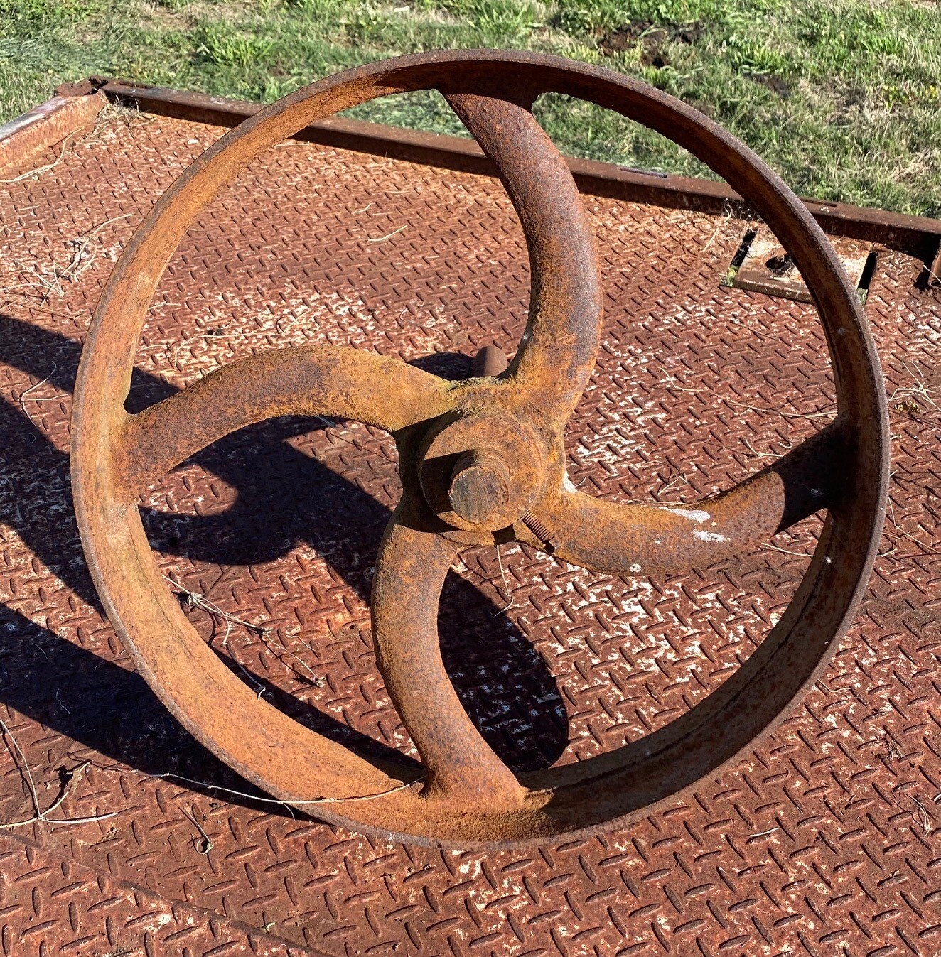 Garden Art-Large wheel (Y008)