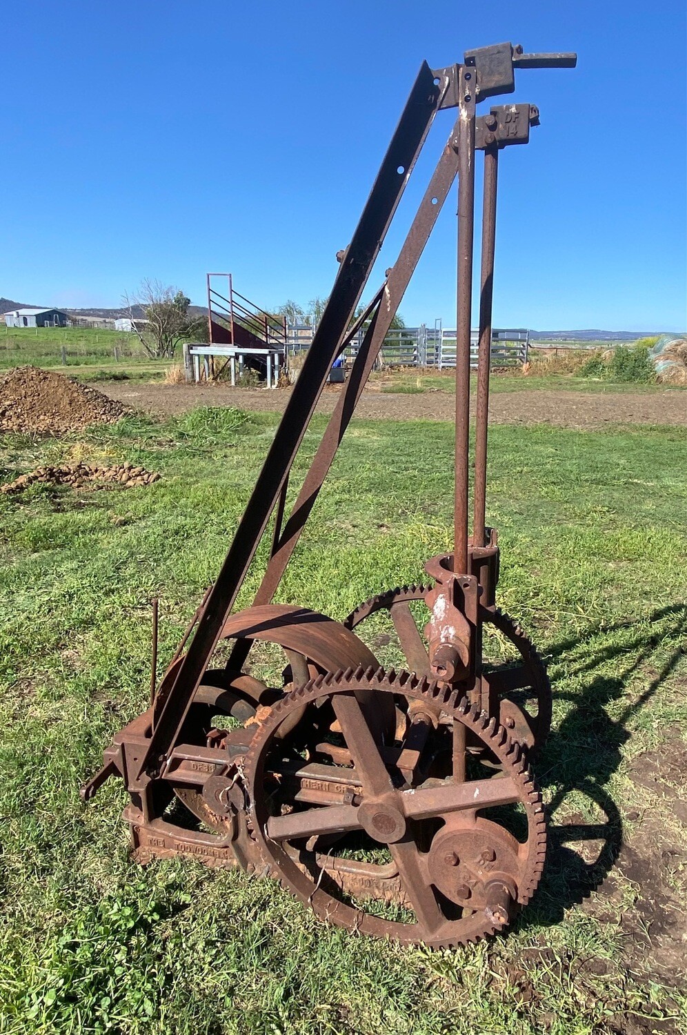 Garden ArtAntique Pump Jack (Y002)