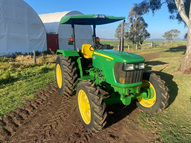 John Deere 5075e tractor