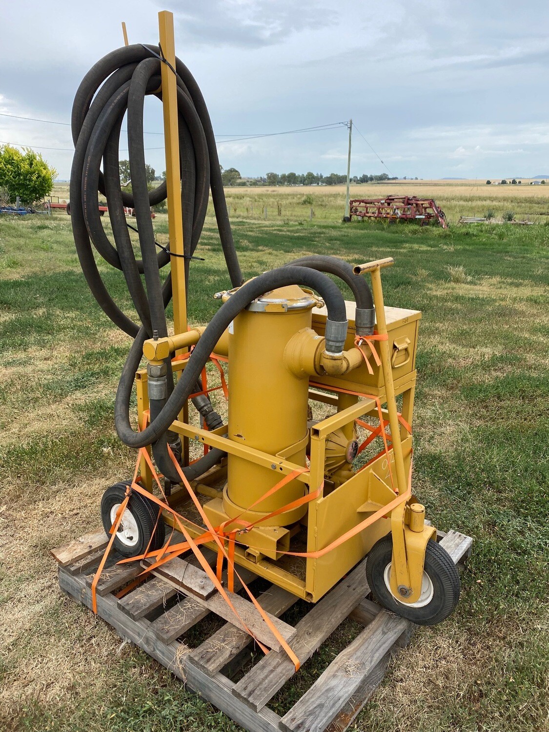 Caterpillar Oil Cart Pump/Filter (1)