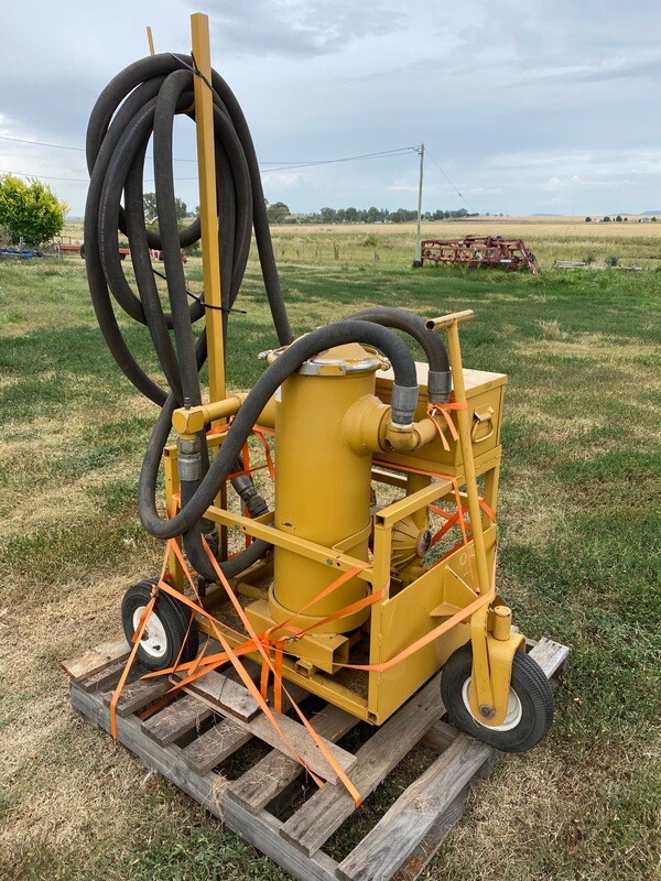 Caterpillar Oil Cart Pump/Filter (1)