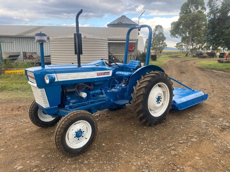 Ford 3000 &amp; Howard slasher combo