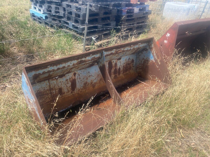 ​Front end loader bucket (euro hitch)