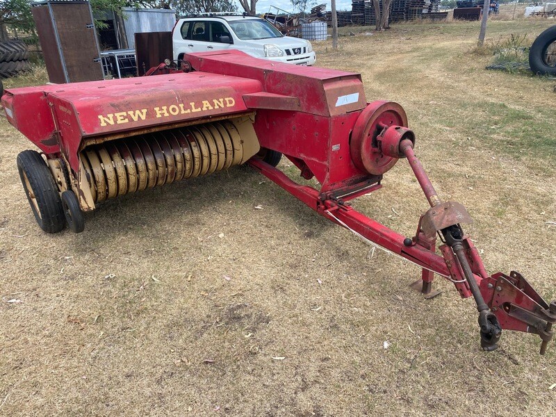 ​New Holland 275 baler