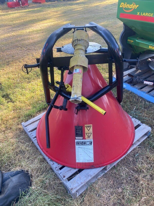 ​Rondini fertiliser spreader