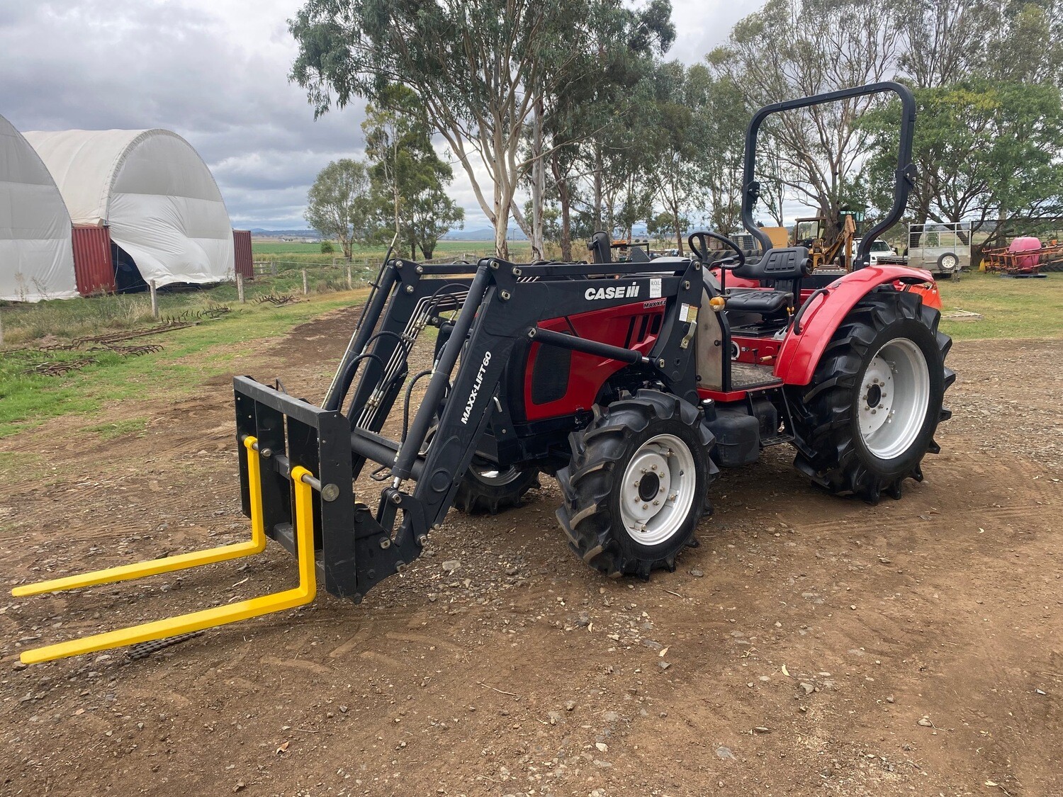 ​Case Maxxfarm FEL tractor