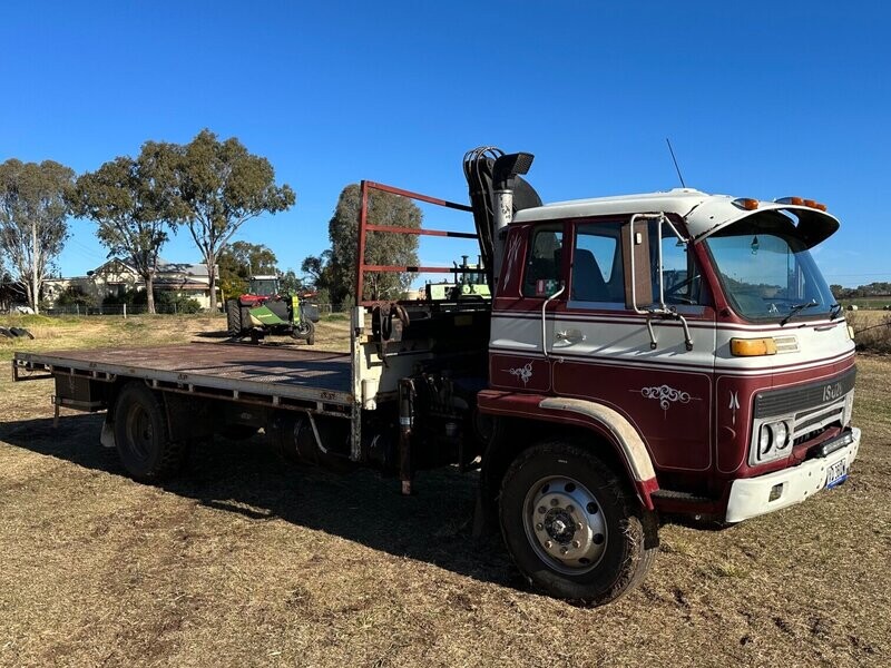 Isuzu FTR Crane truck