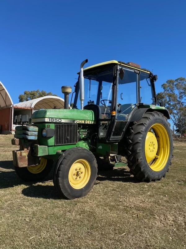 John Deere 1850 tractor