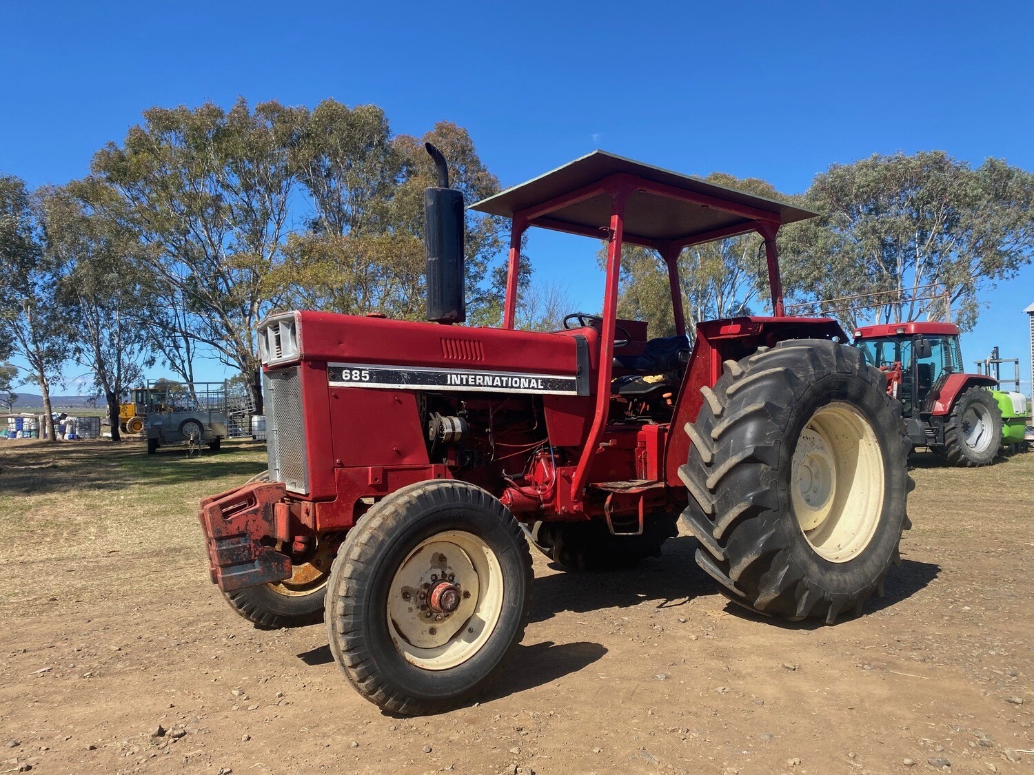 International 685 Tractor international-685-tractor