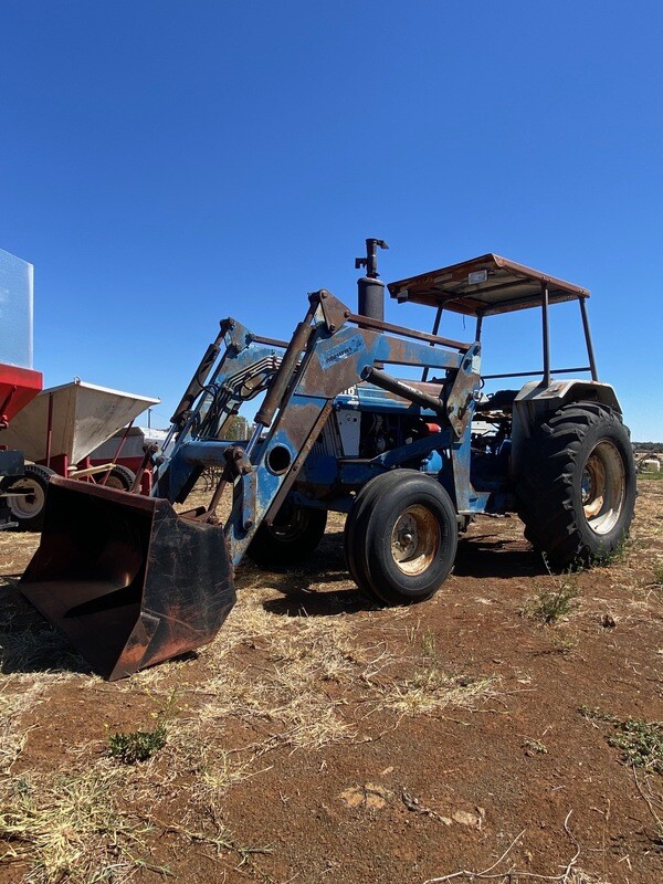 ​Ford 6610 FEL tractor