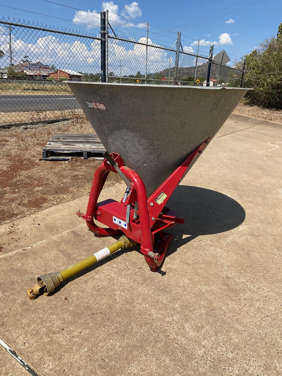 Silvan fertiliser spreader 3pl