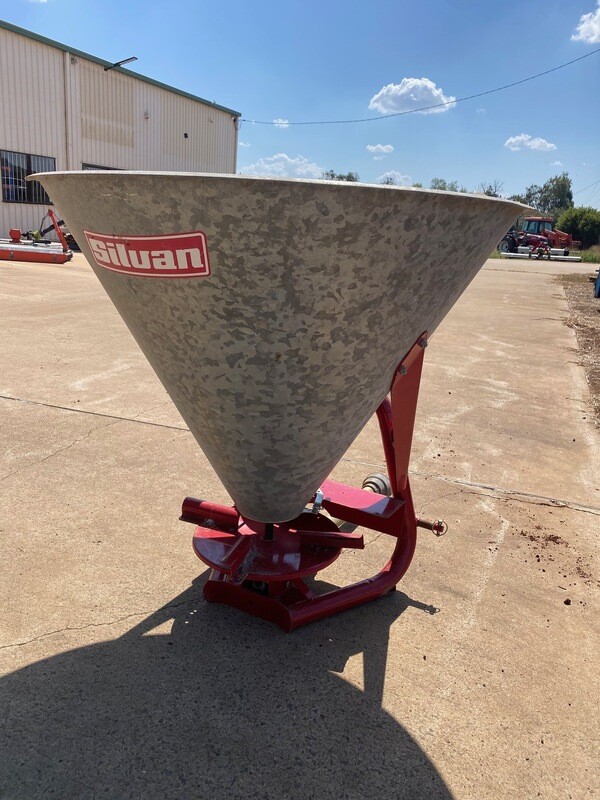 Silvan fertiliser spreader