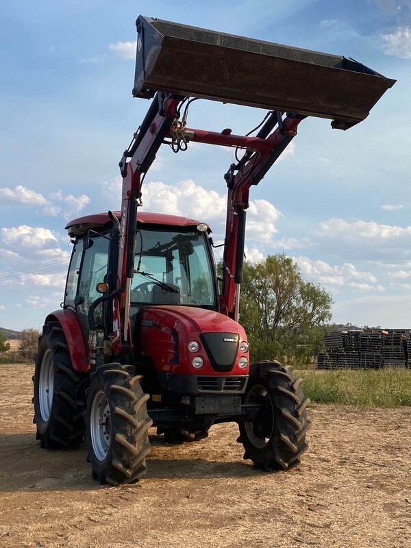 Case IH Farmall 60B FEL w/4in1 bucket