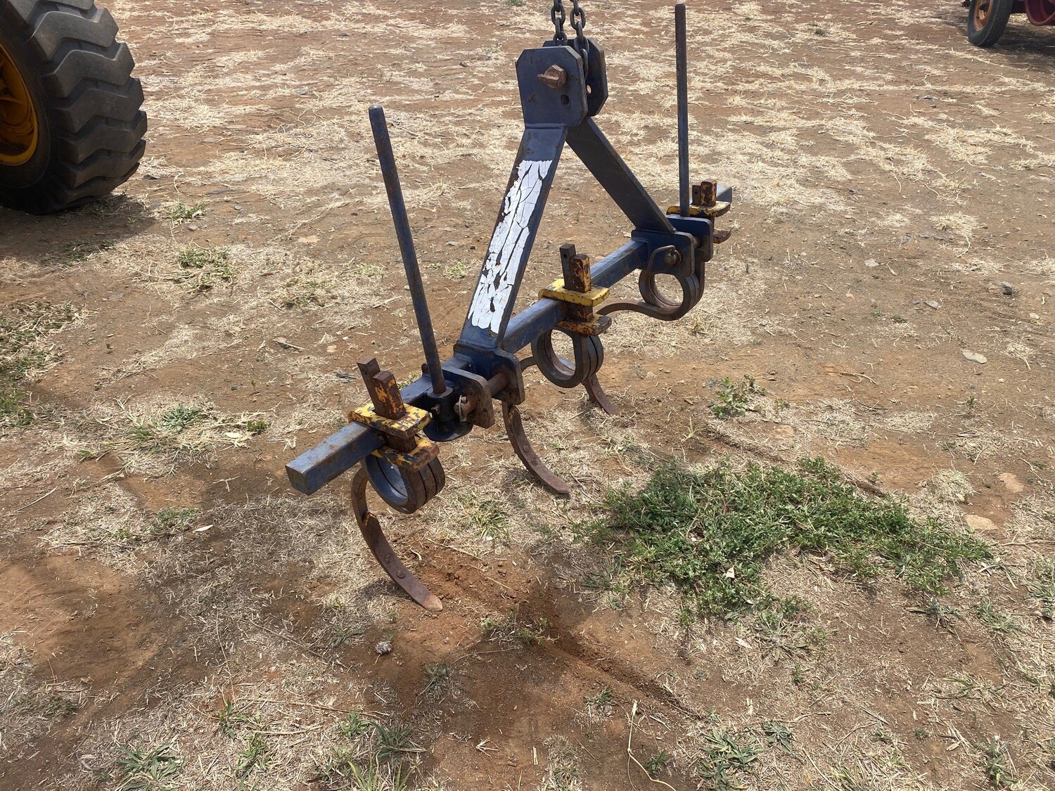 Curly tyne cultivator