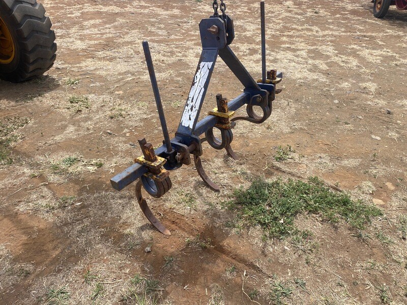 Curly tyne cultivator