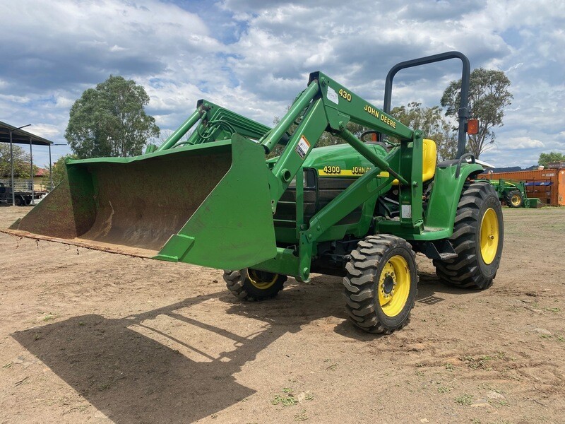 John Deere 4300 FEL tractor