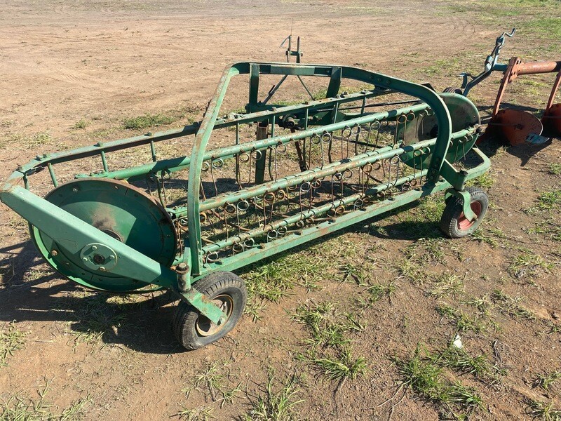 John Deere 350 hay rake