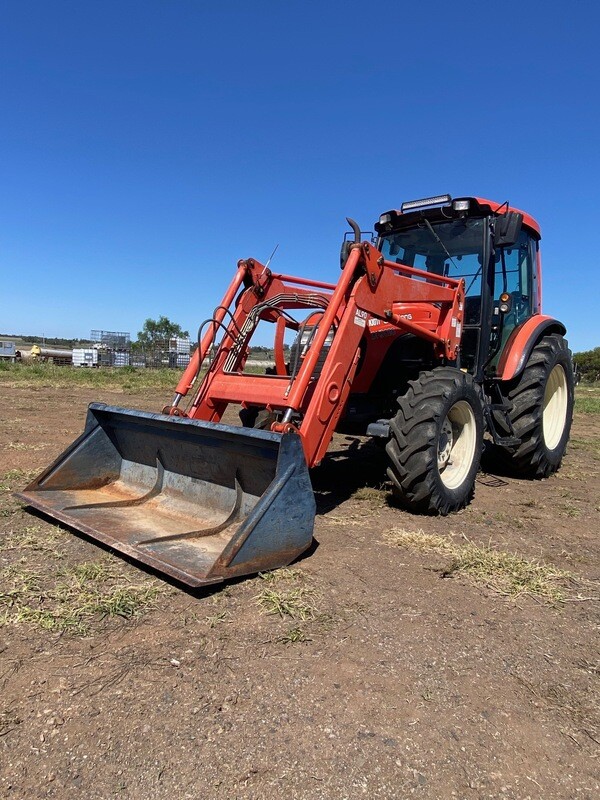 Kioti DK902C with loader