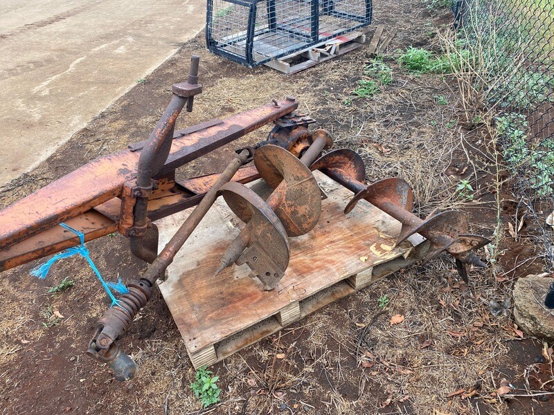 ​Napier post hole digger w/2 augers