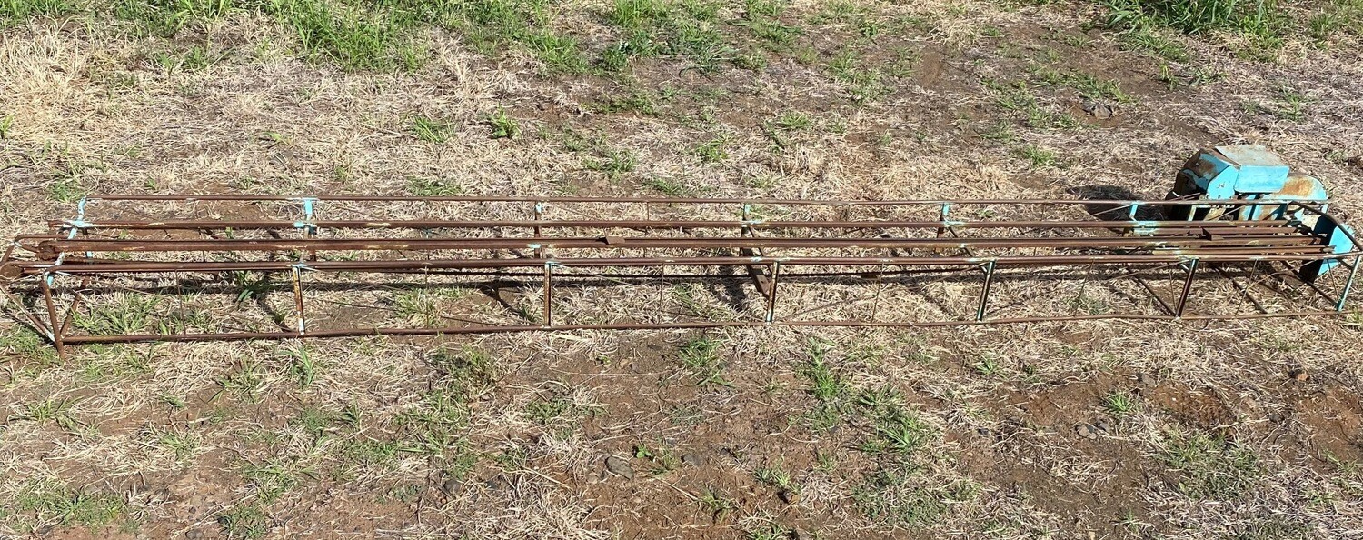 Hay bale elevator