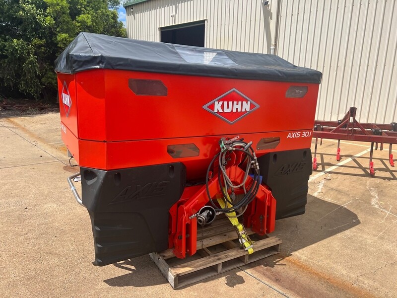 Kuhn Axis 30.1 spreader