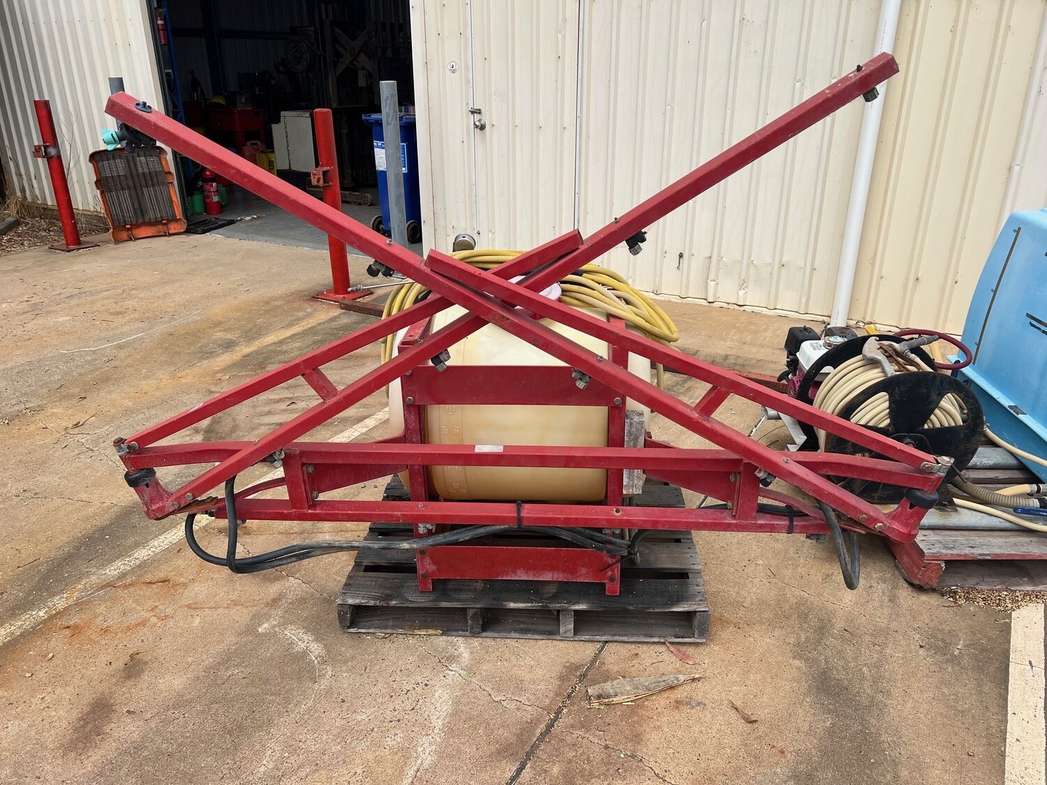 Hardi linkage sprayer 200 lit 6m boom