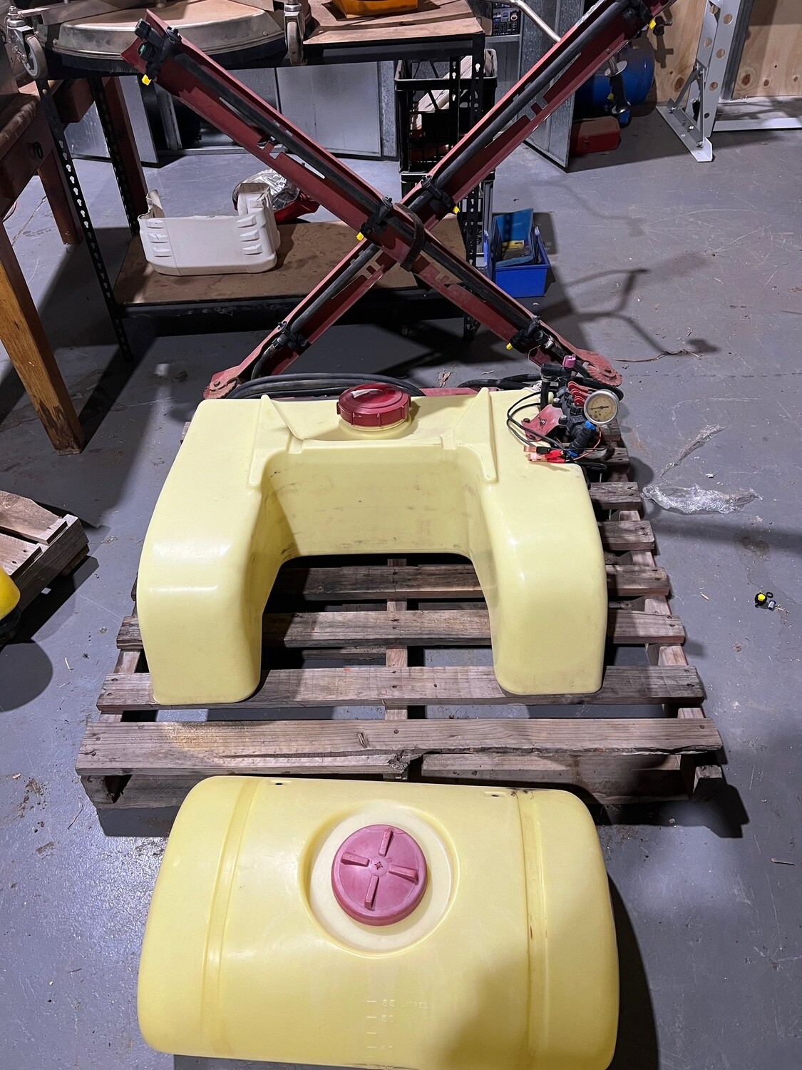 Hardi ATV/Quad sprayer w/boom and hand gun