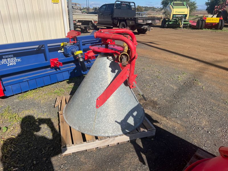 Silvan fertiliser spreader (Gal)