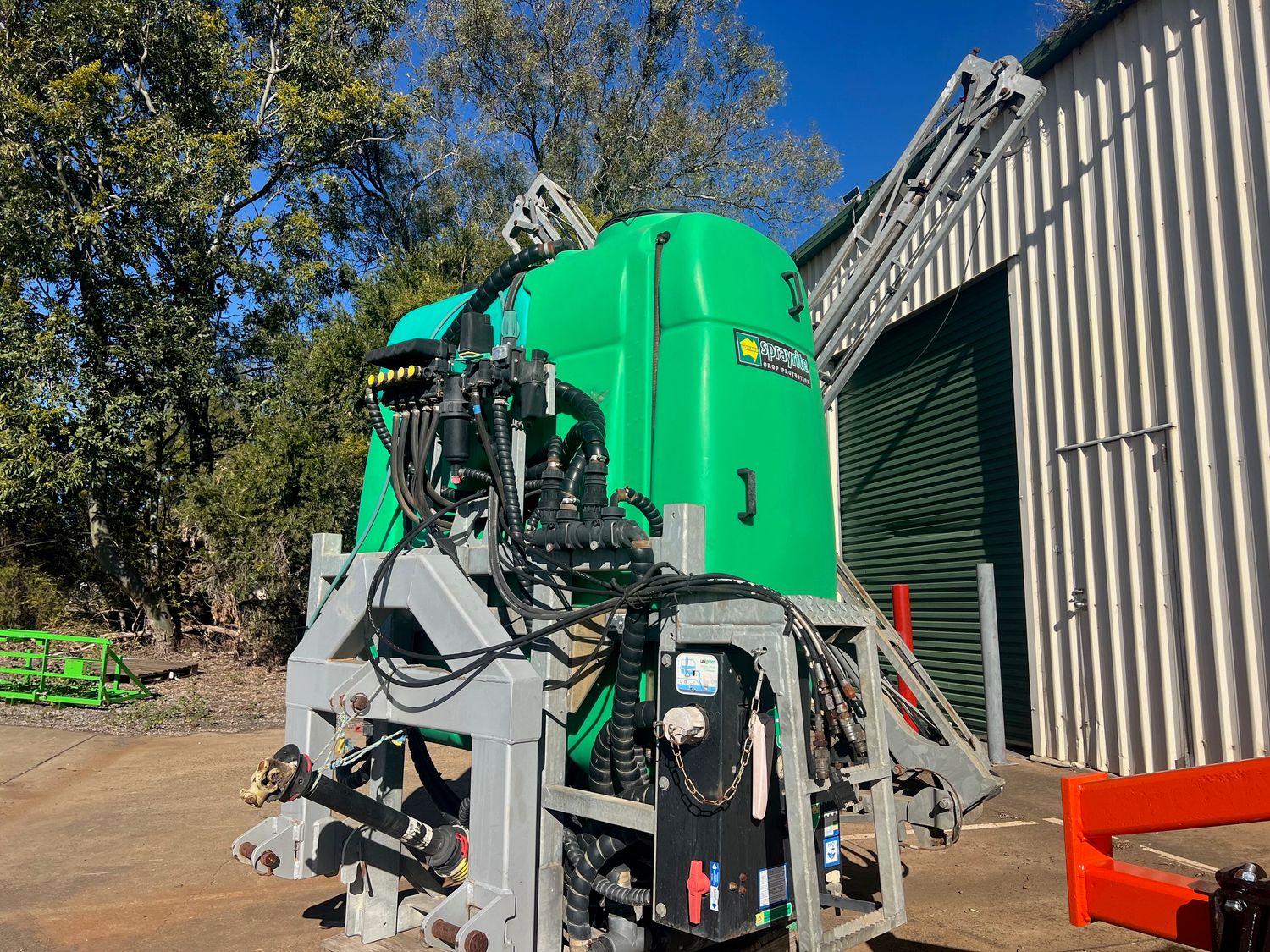 Unigreen/Howard linkage sprayer